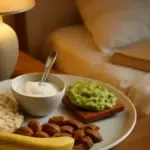 Frutta, yogurt e pane nello spuntino: come combinare alimenti comuni in base a tempo disponibile e tolleranza personale